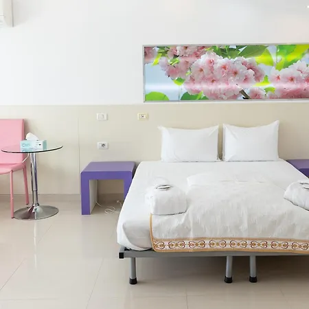 Hotel Christina Plus 4*