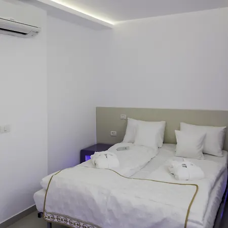 Hotel Christina Plus 4*