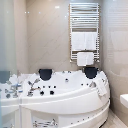 Hotel Christina Plus 4*