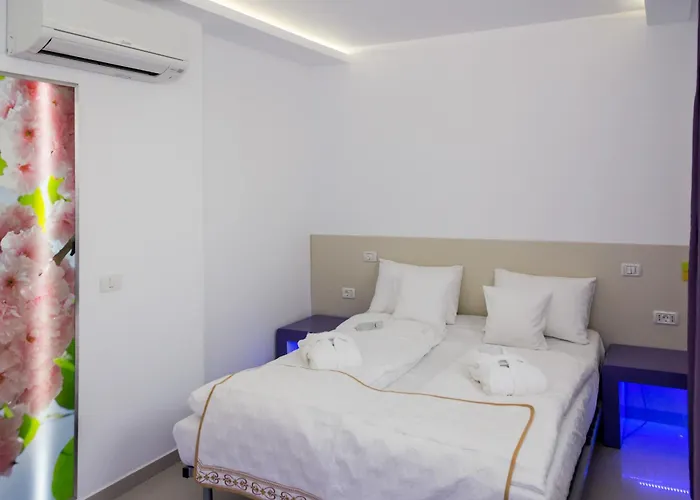 Hotel Christina Plus