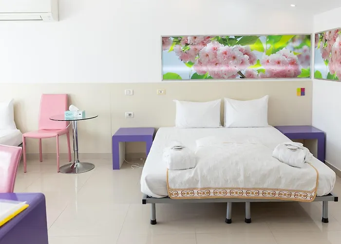 Hotel Christina Plus 4*