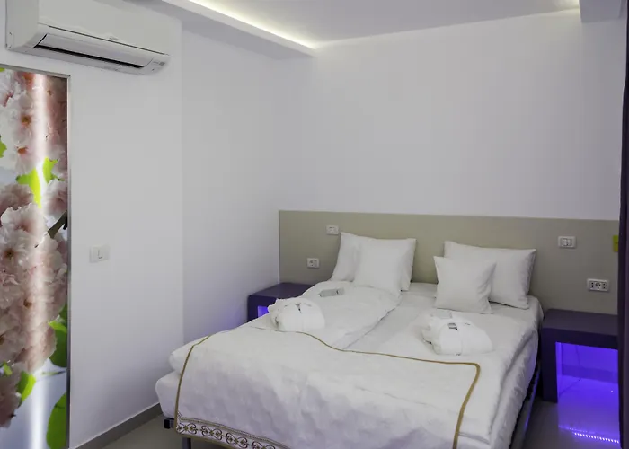 Hotel Christina Plus 4*